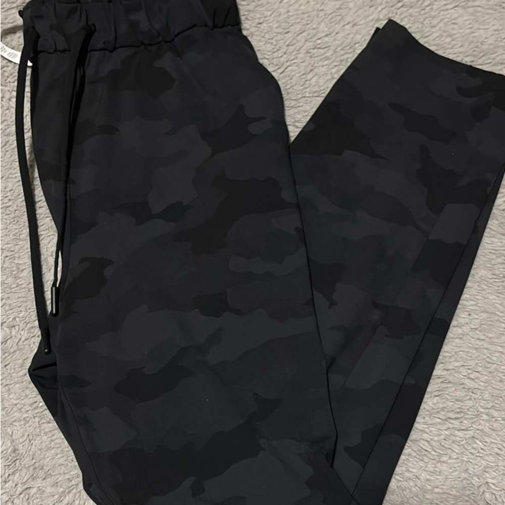 lululemon athletica Black Camo Cropped Pants